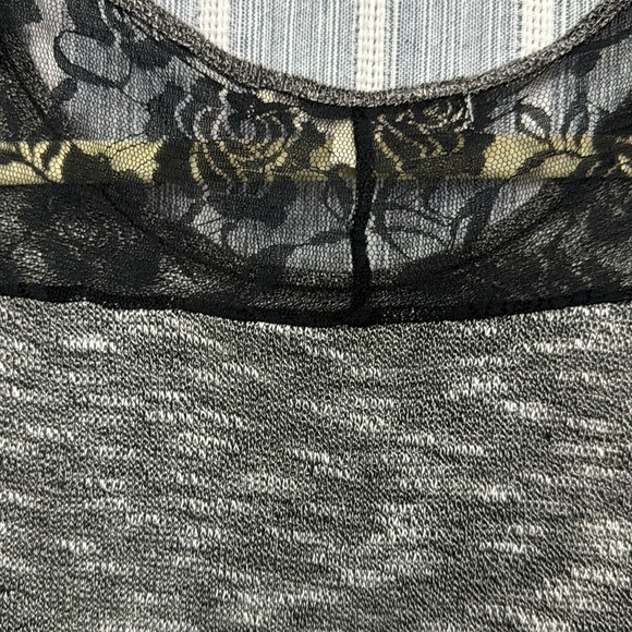 Ladies 3/4 sleeve top - Picture 4 of 4